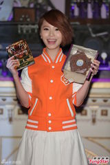 组图：超女黄雅莉《年轮》记录出道8年成长