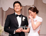 组图：韩国明星情侣刘志泰金孝珍婚礼新闻发布会