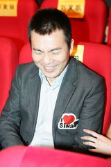 高清组图：新浪娱乐盛典 姚晨黄健翔相谈甚欢