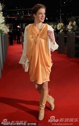 文德斯搂娇妻撑《皮娜》首映 德国总统夫妇秀恩爱