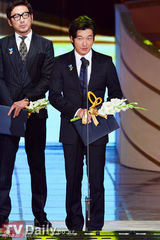 高清组图：金秀贤获大众文化奖 EXO-K等热唱助阵