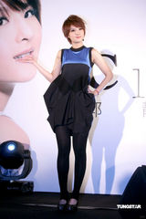 幻灯图：郭静发新专辑被疑整容 黄子佼现身友情力挺 