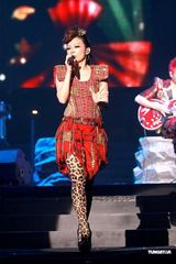 高清图：F.I.R.首登红馆意犹未尽 华丽造型震撼视觉