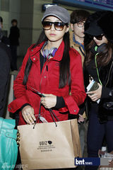 组图：韩团Sistar赴巴黎出演《音乐银行》亮相机场