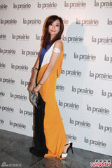 组图：赵式芝再陷同性情 与杨如芯亲密携手亮相