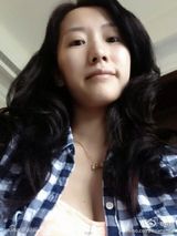 组图：李念晒居家自拍露乳沟 素颜清新