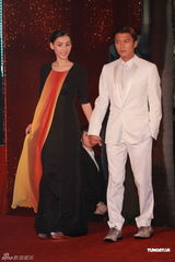 组图：谢霆锋张柏芝夫妇携手现身红毯秀恩爱