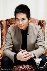 组图：张晓龙清新大片卖萌 麻辣教师展可爱面