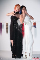 组图：小S杨丞琳同性暧昧 激情互摸挑逗尺度大