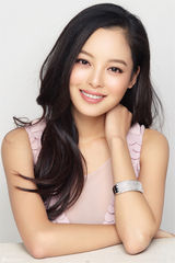 组图：辛芷蕾时尚大片曝光 温柔淑女风浅秀妩媚