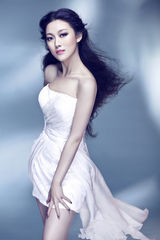 组图：常思思《炫境》写真洁白霓裳似出水芙蓉