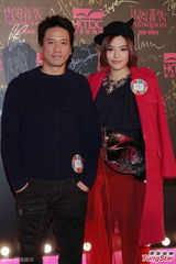 组图：霍震霆出言护郭晶晶 梁烈唯走秀只顾耍帅