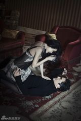 组图：涂松岩写真雅痞范十足 女模惹火出镜