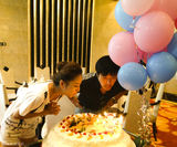 组图：陈思成赴剧组为佟丽娅甜蜜庆生