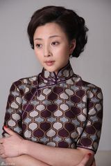 组图：《延安爱情》热播 殷桃旗袍装演绎时尚大片