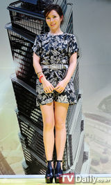 组图：韩星孙艺珍薛景求宣传新片《巨塔》