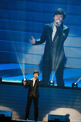 组图：成都群星演唱会 萧敬腾等热情献唱