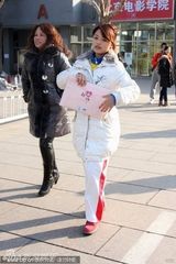 组图：莫小贝参加北影初试 笑容轻松小秀“星味”