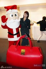 组图：韩星金慧秀与女团Secret等巴黎出席博览会