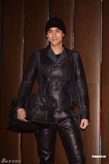 组图：彭于晏谢欣颖代言春装展现迷人色彩与魅力