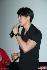 组图：吴尊粉丝包场《杨家将》现场互动融洽