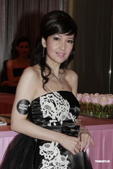 组图：周慧敏赞老公细心体贴 诸葛梓岐望生龙宝宝