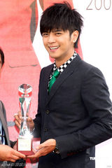 高清：罗志祥搭千万跑车续约 斥资千万奠定舞王地位