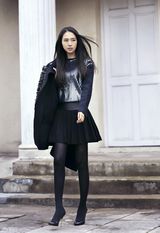 组图：董璇早春时尚街拍大秀美腿女王气场