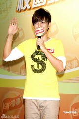 幻灯：罗志祥出席活动 撇清和李毓芬关系