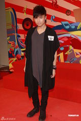 组图：容祖儿恋情公开首现身：已交待清楚不再回应