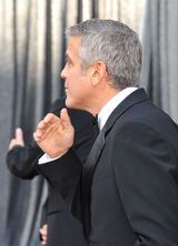 高清组图：乔治-克鲁尼携女友史黛希恩爱亮相