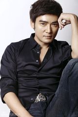 组图：焦恩俊“黄金硬汉”强势出击 写真男人味十足