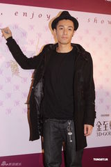 组图：艺人杰出表现奖落幕 谢霆锋薛凯琪夺影帝影后