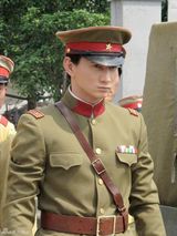 幻灯图：吴奇隆新角色堪称年代版余则成