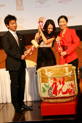 幻灯图集：徐若瑄亮相东京 正式重返日本娱乐圈