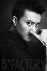 组图：高仁最新黑白诱惑写真曝光 霸气十足