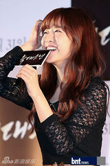 组图：韩星朴宝英出席《狼族》音乐会宋仲基缺席