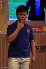 幻灯图：章子怡做客《黄加李泡》 赤脚上阵秀球技