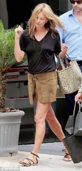 组图：好莱坞流行真空街拍 海瑟薇塞隆激突出镜