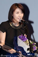 组图：河智苑亮相活动展清纯优雅姿态