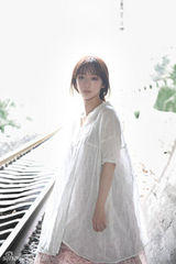 组图：启星曝纯美写真 森林系女神唯美飘逸