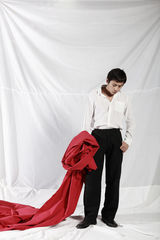 幻灯图：王珞丹首秀话剧搭档刘烨 《琥珀》获好评