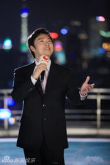 策划：唱歌要有独特范儿 湿身嘶吼狂甩头