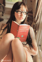 组图：AKB小嶋阳菜内衣诱惑 薄纱遮臀羞涩捧乳