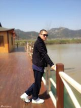 组图：韩栋春日写真曝光 多种风格秀型男范儿