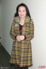 组图：黄芷晴望母亲节前出院 姜皓文慰问黄日华