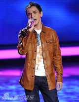 幻灯：《美国偶像》第九季12进11淘汰赛摇滚再现