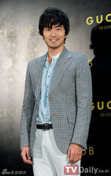 组图：韩星金慧秀李栋旭朴诗妍等亮相名品派对