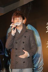 组图：炎亚纶上海签售新专辑