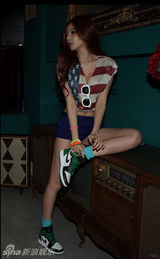 组图：韩星韩奎丽服饰写真 秀性感玲珑身材